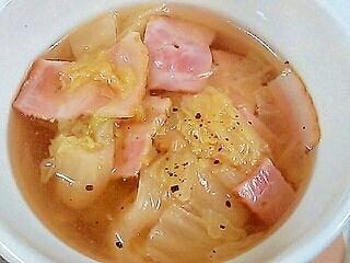 簡単♪白菜とベーコンのコンソメスープ