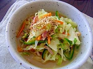 野菜たっぷり！キャベツとベーコンのとんこつラーメン