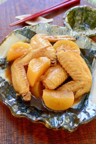 旦那絶賛！炊飯器でとろとろ♪手羽先と大根煮