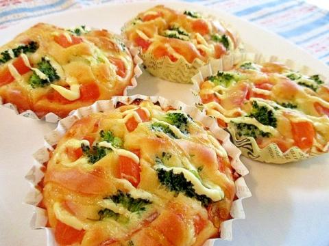 トマトとベーコンとブロッコリーの朝食マフィン♪