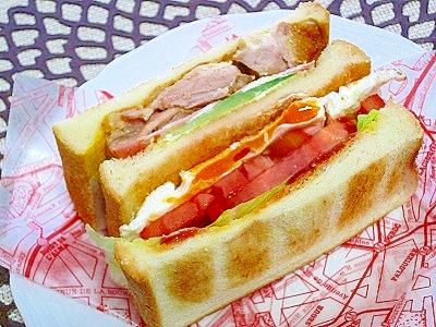 ジューシーなローストチキン！クラブハウス