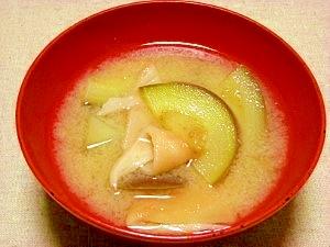 毎日のお味噌汁99杯目＊茄子と板麩
