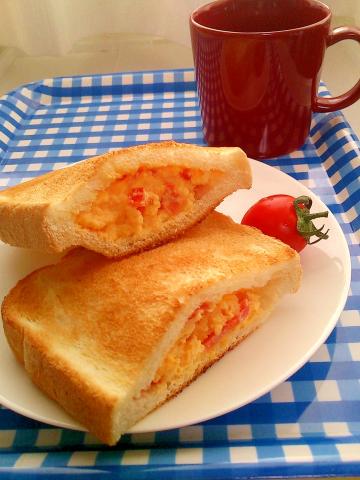 レンジとまとスクランブルエッグサンド