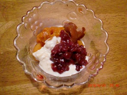 枇杷甘煮の豆腐クリーム小豆煮トッピングの★おやつ