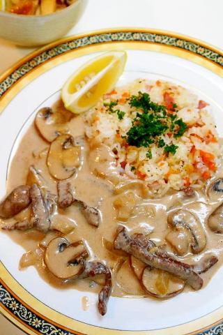 ロシアの伝統料理がご家庭で！　ビーフストロガノフ