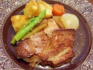 ストウブ鍋で豚肩ロースブロック煮てそのあとソテー　