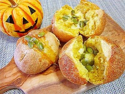 あこ天然酵母コンテ入りパンプキンパン
