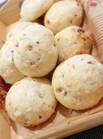 子供たち用★メロディアン手間なし酒粕レーズンパン