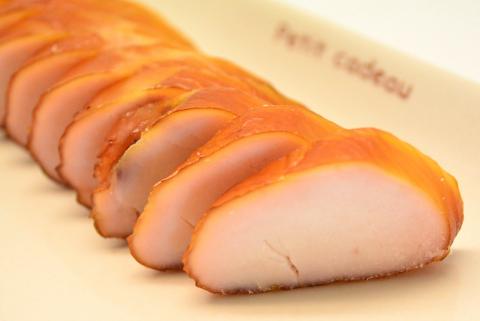 ＜定番シリーズ・燻製（土鍋可）＞むね肉の塩燻製