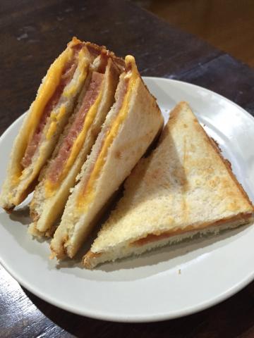 スパムとチーズのホットサンド