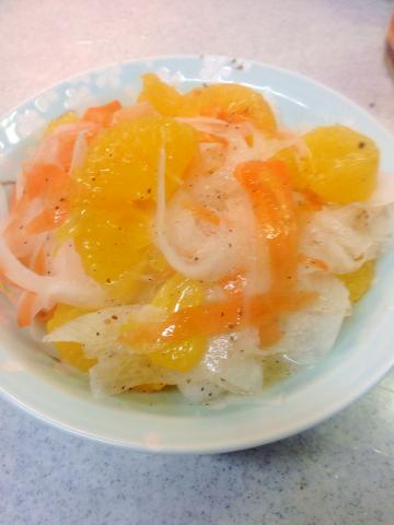ピーラーで簡単に 大根とはっさくのサラダ