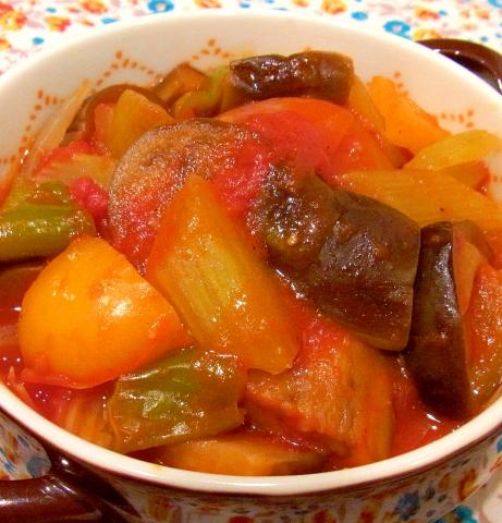 トマト缶で簡単♪野菜のうまみたっぷりラタトゥイユ